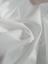 Load image into Gallery viewer, CLEAN FIT CROP TOP - WHITE
