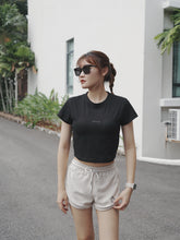 Load image into Gallery viewer, CLEAN FIT CROP TOP - BLACK
