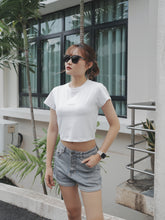 Load image into Gallery viewer, CLEAN FIT CROP TOP - WHITE
