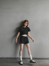 Load image into Gallery viewer, WOMEN’S FLOW CROPTOP - BLACK
