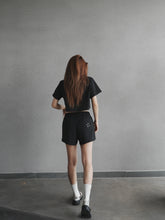 Load image into Gallery viewer, WOMEN’S FLOW CROPTOP - BLACK
