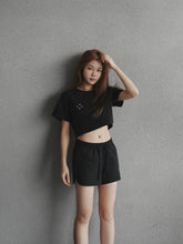 Load image into Gallery viewer, WOMEN’S FLOW CROPTOP - BLACK
