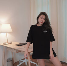 Load image into Gallery viewer, Classic Unisex Oversize Tee - Black
